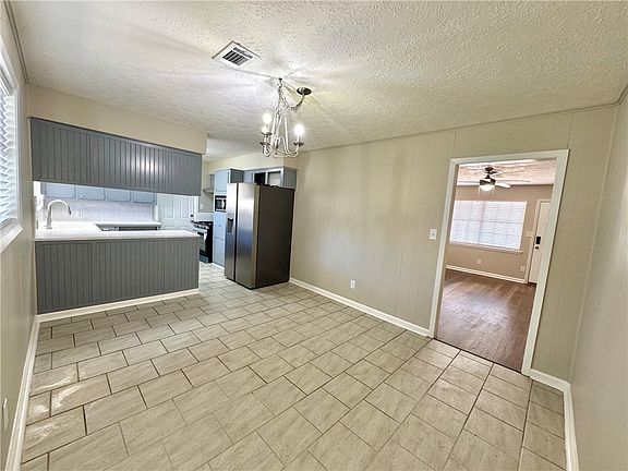 5th image of 404 Madeline Dr