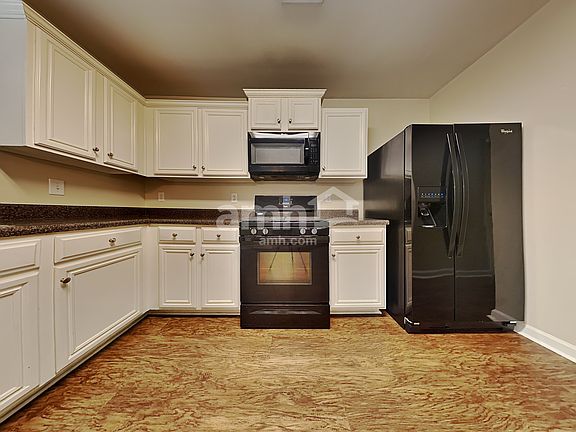 3rd image of 343 Hidden Creek Ln