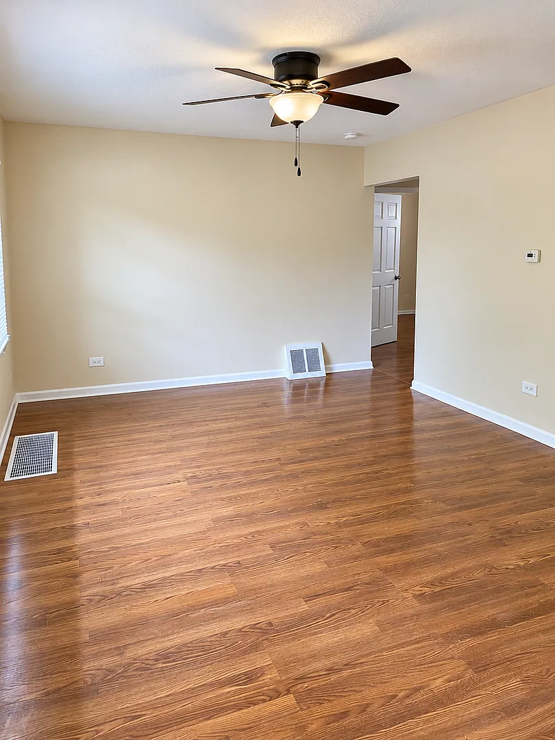 4 Bedroom 2 Bath — Photo 3