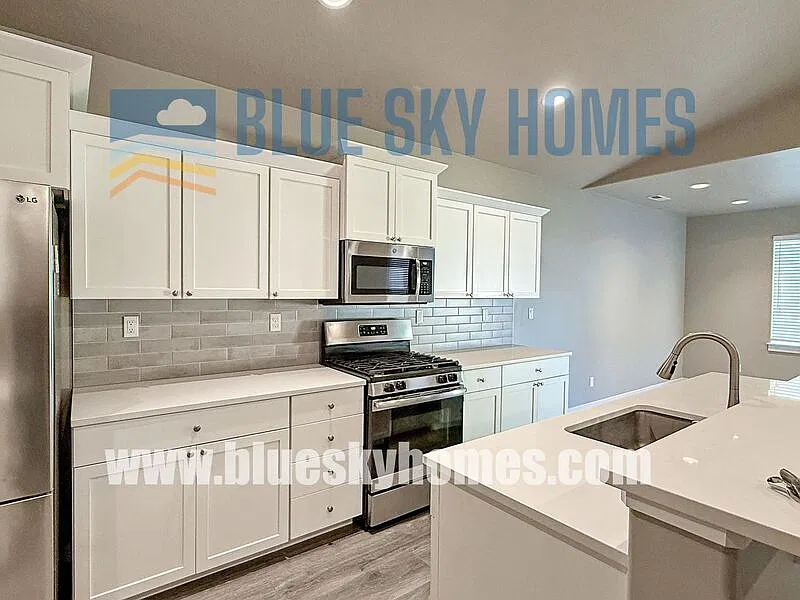 3 bed, 2.0 bath, 1800 sqft, $2,345 — Photo 3