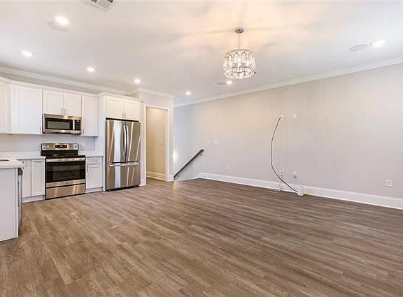 3rd image of 2425 Iberville St