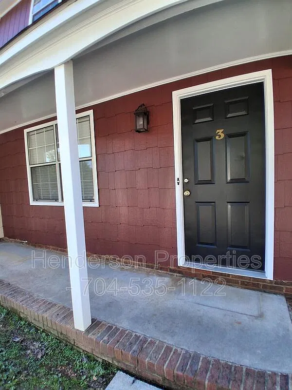 2 bed, 1.5 bath, 1100 sqft, $1,050 — Photo 2
