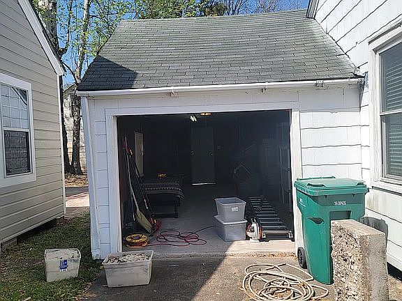 5th image of 810 W Cherry Ave