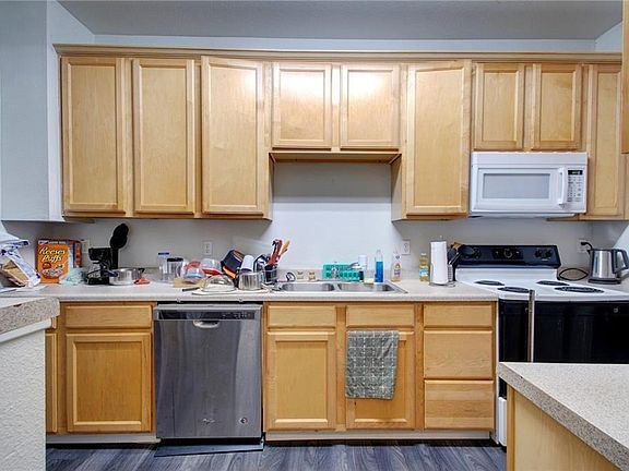 5th image of 509 Elmwood Pl