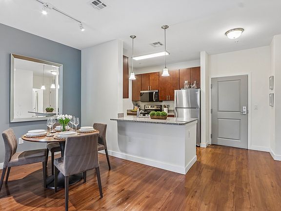 5th image of 4 Berry St #1111