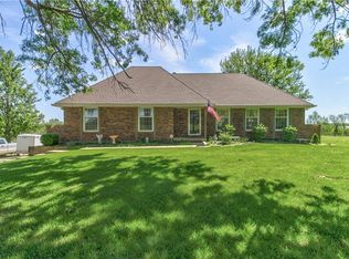 1176 Rice Rd, Oak Grove, MO 64075