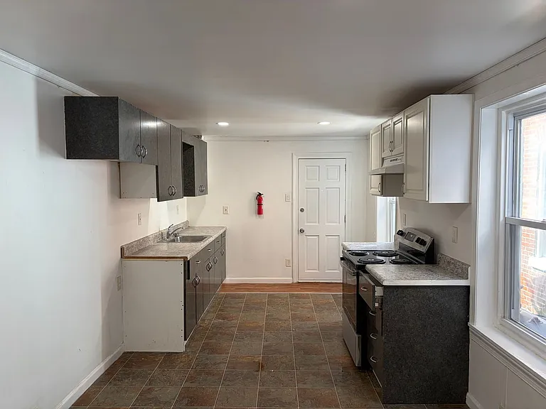 512 1/2 N Charlotte St — Photo 8