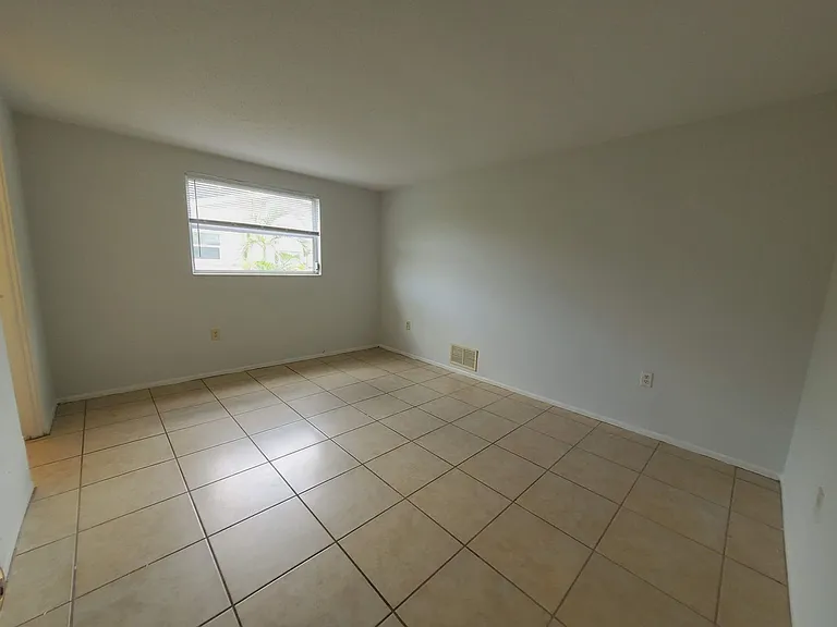 6916 Brentford Rd — Photo 12