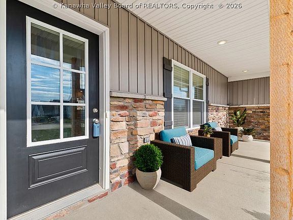 3rd image of 102 Loraine Way
