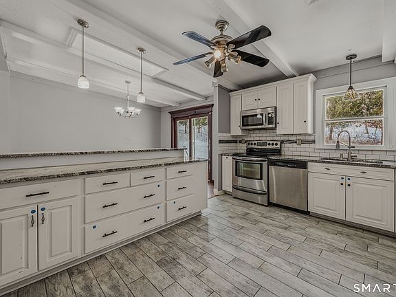 5th image of 901 Old Colchester Road