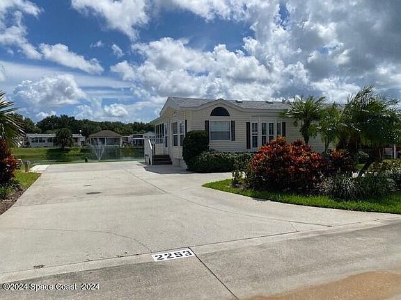4th image of 2243 Shuttle Cir #3
