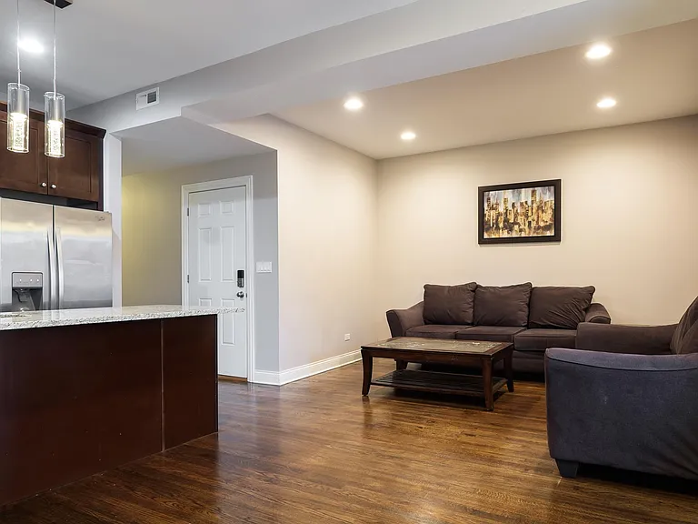 4342 S Lake Park Ave #2 — Photo 5