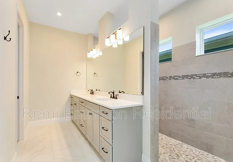 8828 Sperry St — Photo 14