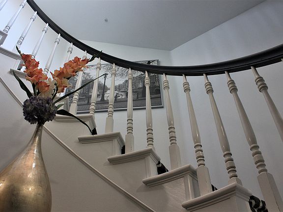 3rd image of 495 Marymount Ct
