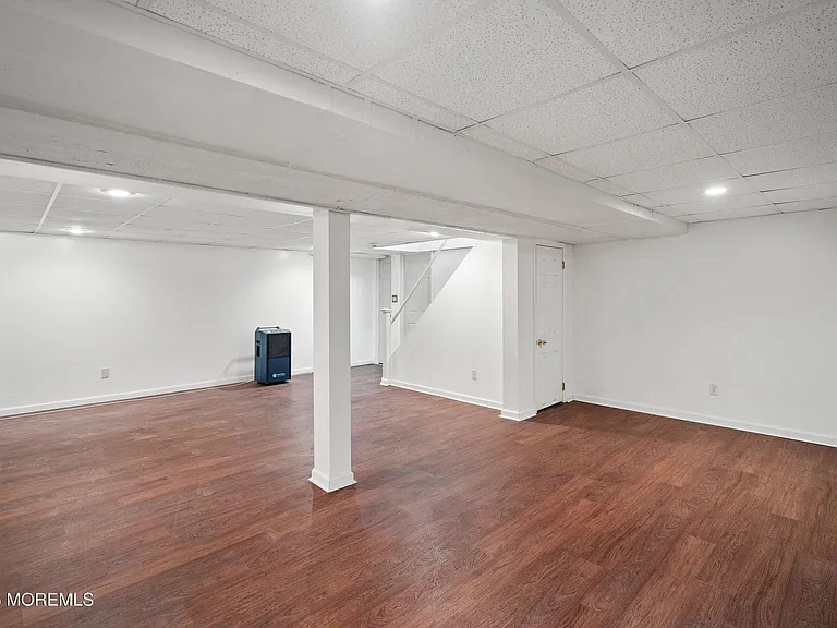 10 Monroe Ct — Photo 33