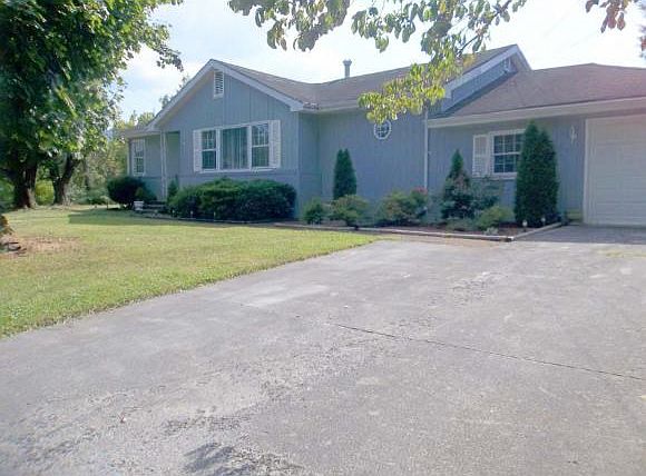 1st image of 403 Twin Oaks Dr
