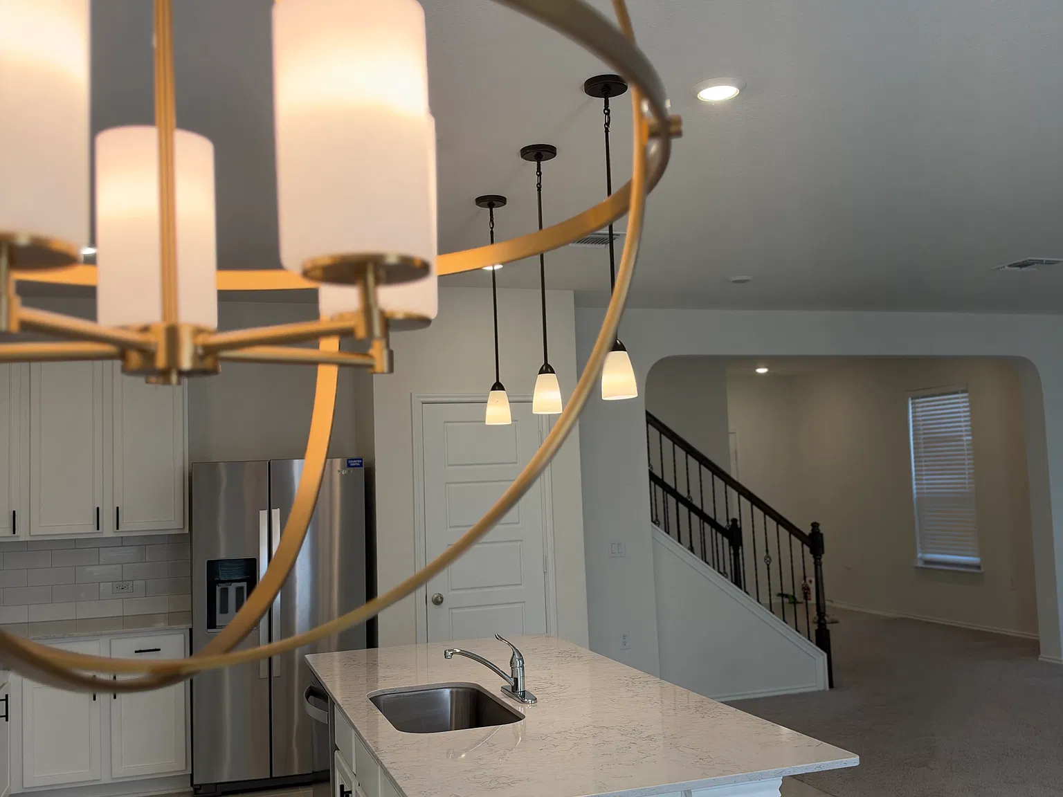 5 bed, 2.5 bath, 2587 sqft, $2,340 — Photo 3