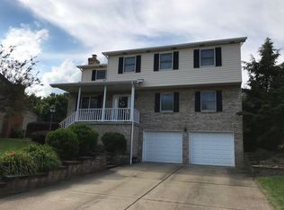 2 Oakridge Dr, Irwin, PA 15642