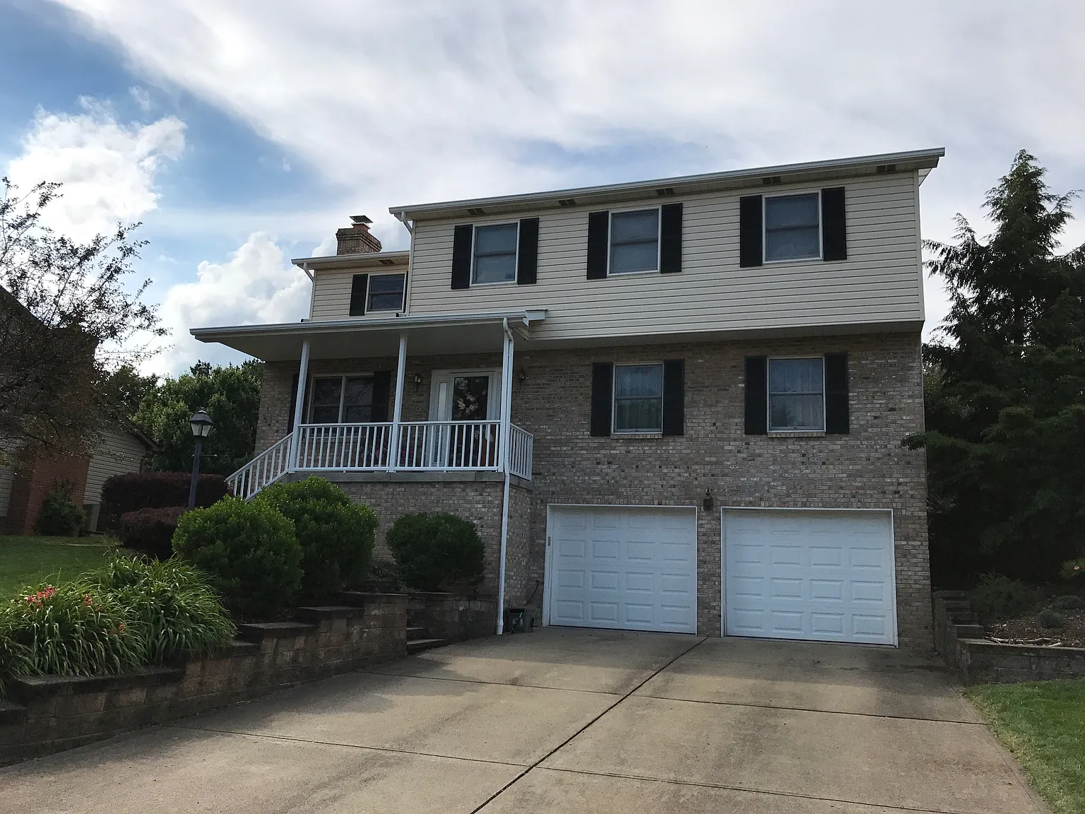 2 Oakridge Dr photo 1