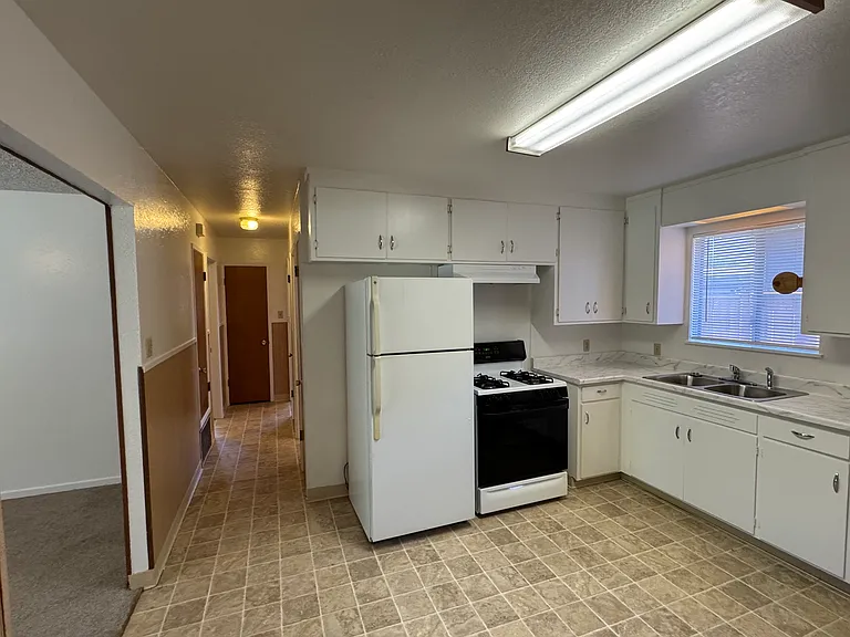 649 Marshall St #B — Photo 15