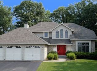 4969 Hillvale Ave N, Oakdale, MN 55128