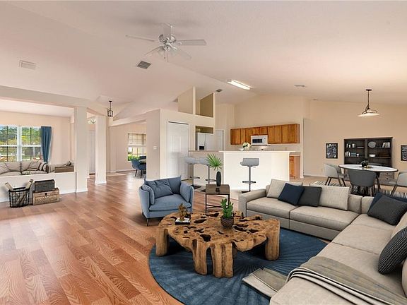 5th image of 116 SW Hawthorne Cir