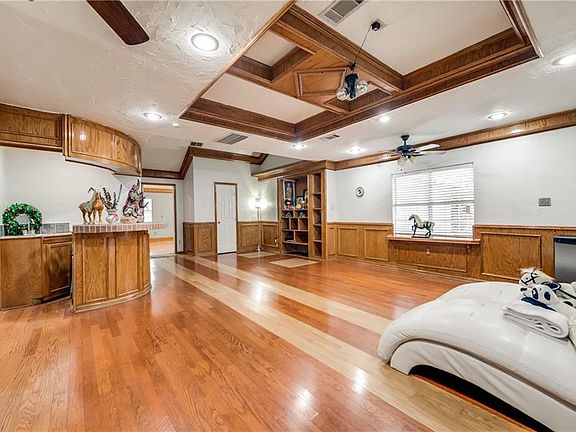4th image of 4201 Briar Hill Dr