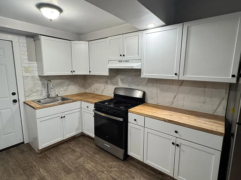 217 Harral Ave — Photo 2