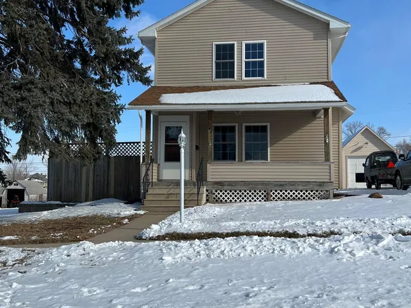 208 N Church St, Toledo, IA 52342