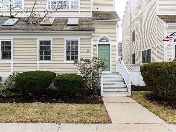2nd image of 5 Munroe St Unit 5