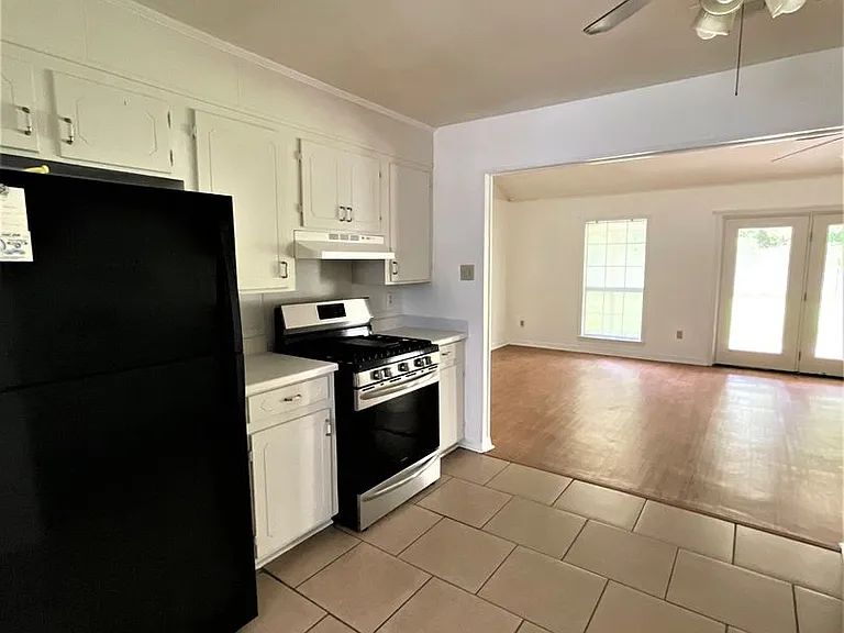 1692 Stacey St — Photo 5
