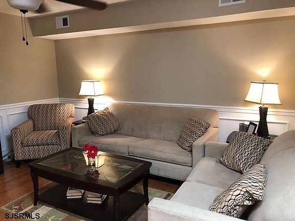 2nd image of 871 E 7th St #36