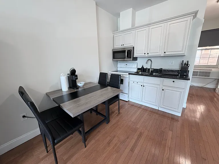 205 N 11th St #2 — Photo 10