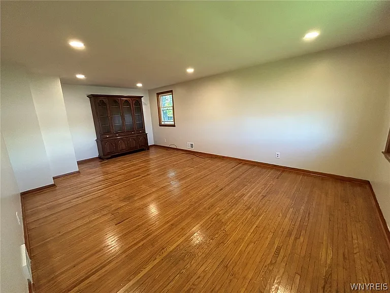 1835 Military Rd — Photo 18