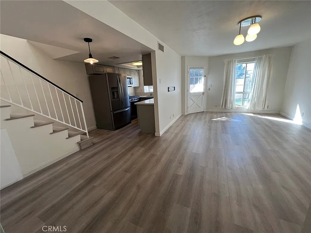 2 bed, 1193 sqft, $2,350 — Photo 2