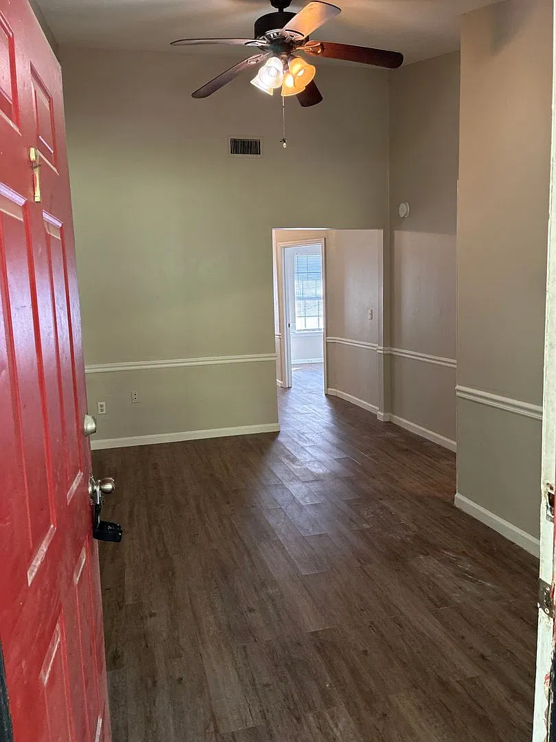 421 W King Ave — Photo 2