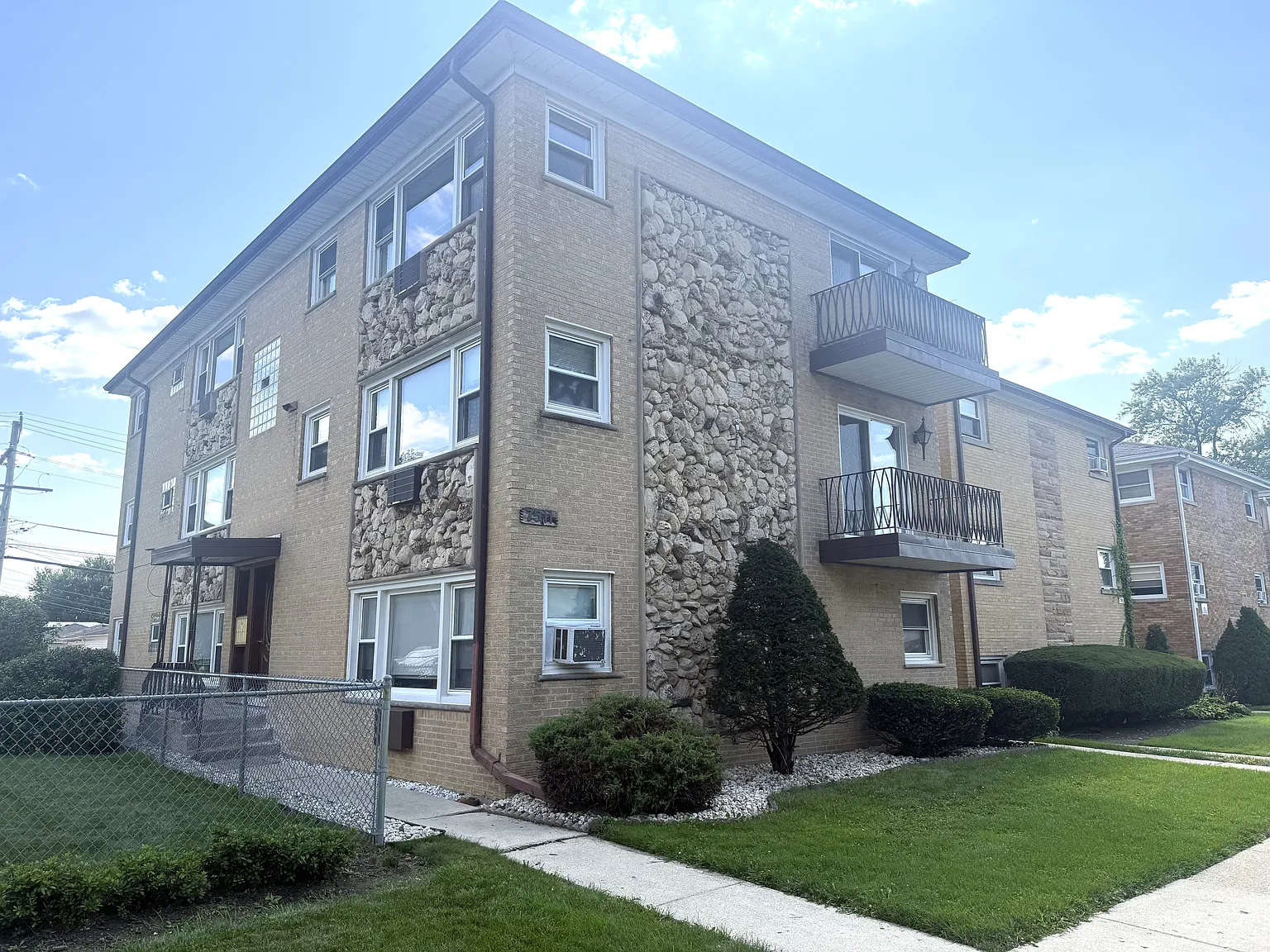 1 bed, 650 sqft, $1,600 — Photo 1