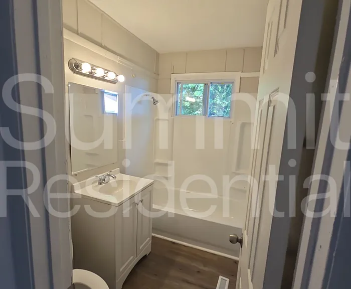 3911 Oakley Ave — Photo 10