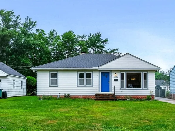 10760 Meadowbrook Dr, Parma Heights, OH 44130