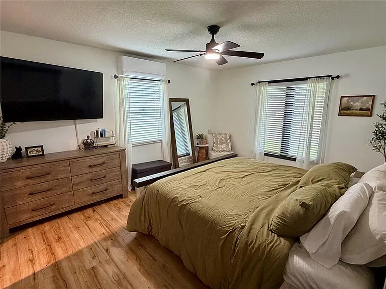 1105 Doris St — Photo 12