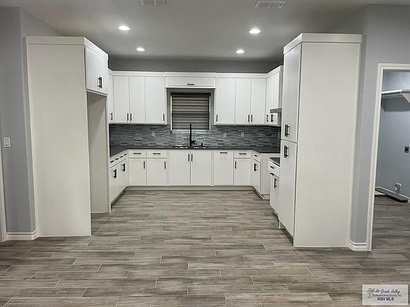 3rd image of 37811 Vineyard Dr