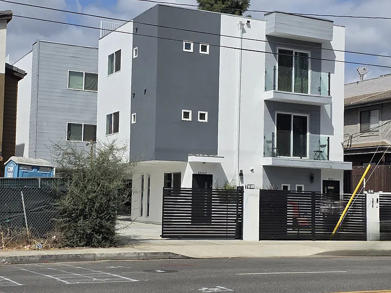 6845 Haskell Ave #1 — Photo 1