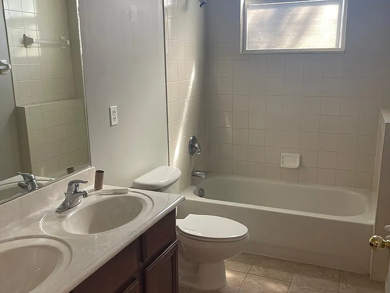 153 Oak Common Ave — Photo 15