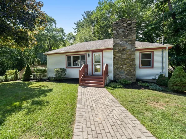 27 Antilla Ct, Pembroke, MA 02359