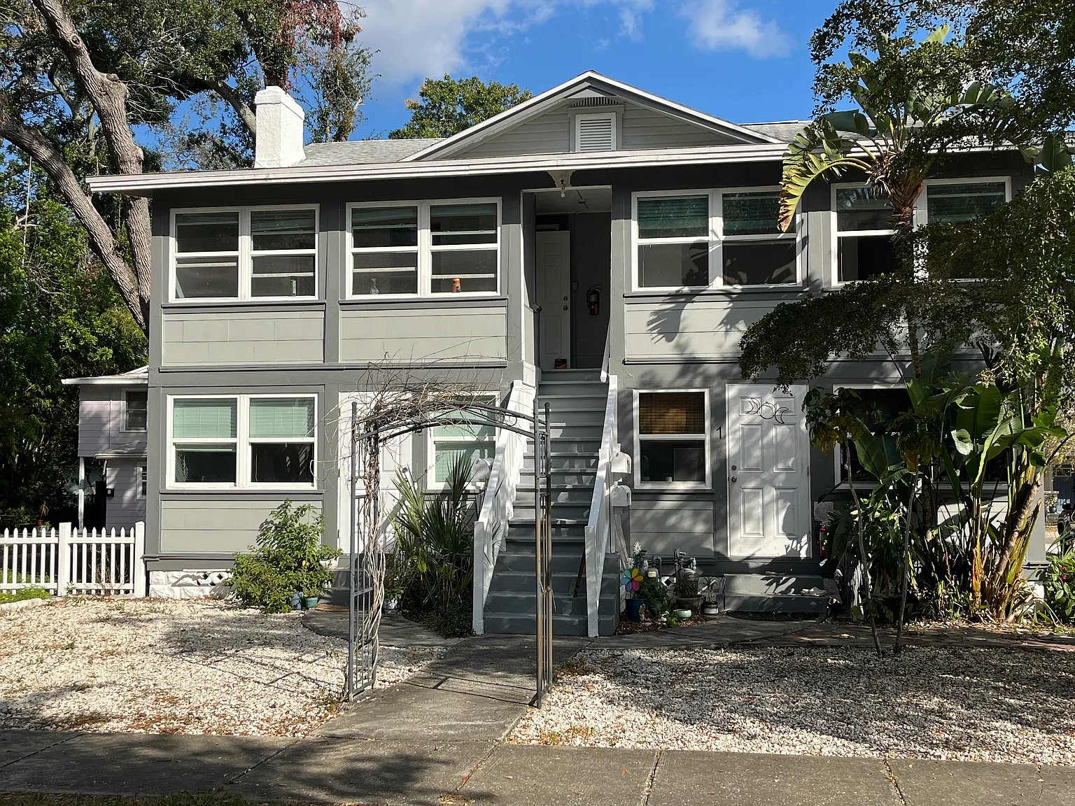 1105 Highland St N — Photo 1