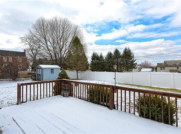 3rd image of 5 Vista Dr