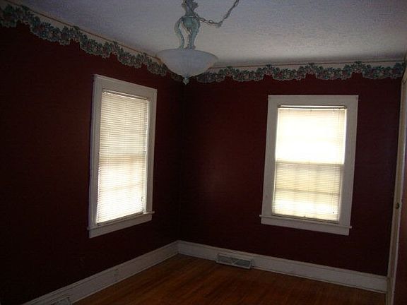4th image of 613 Woodlawn Ct