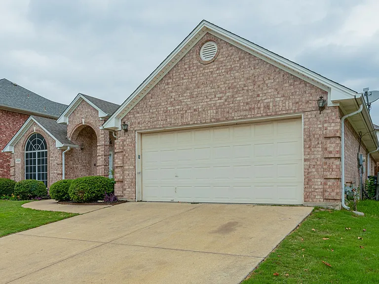 4725 Bristol Trace Trl — Photo 3