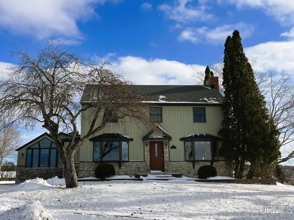 207 N Front St, Lanse, MI 49946