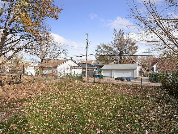 4th image of 2906 Newton Ave N